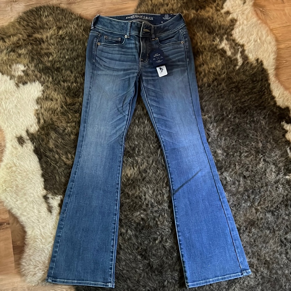 American Eagle nwt boot cut mid rise jeans.
